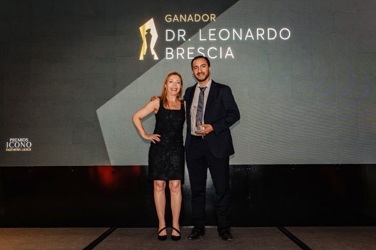 Leonardo Brescia Norambuena recibe Premio Investigador Nuevas Promesas I+D en los Premios Ícono