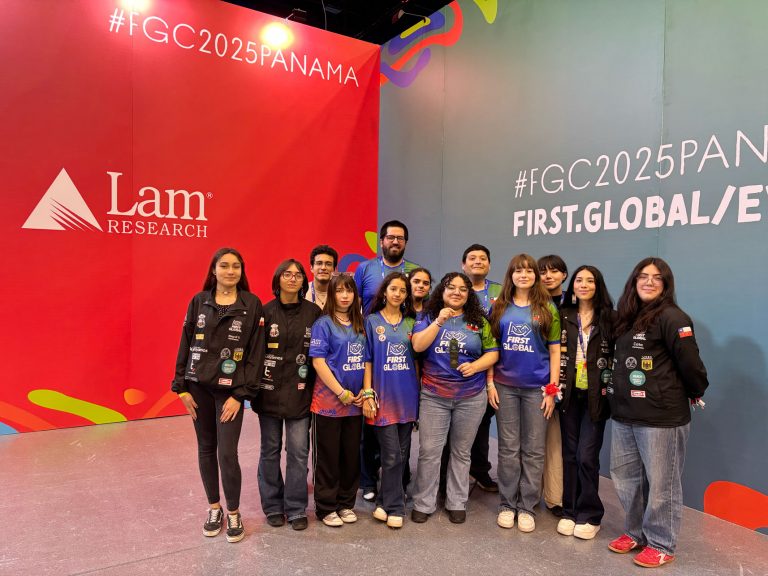 Estudiante de Ingeniería Civil en Obras Civiles, Andrea Arias Medrano participa como mentora del Team Chile en competencia mundial de robótica en Panamá